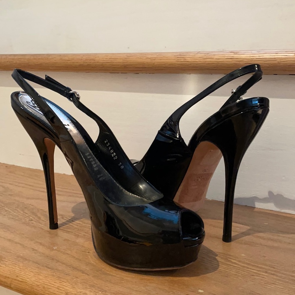 Gucci black patent leather peep toe heels